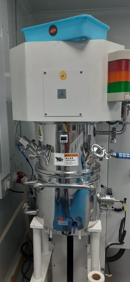 A large metal container with pipes
AI-generated content may be incorrect.